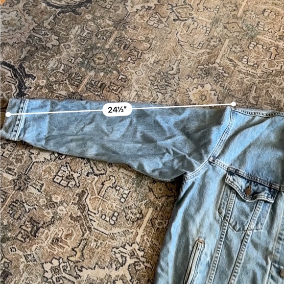 Vintage oversized Levi’s denim jacket - Picture 4 of 6